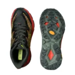 نمای بالا و زیره کفش تریل هوکا Mafate Speed 4 با زیره Vibram و رنگ‌های مشکی، زرد و قرمز